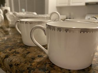 VERA WANG - Brand new - coffee cups, sugar, creamer and two sauce cups