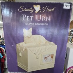 New, Serenity Heart Pet Urn. PLEASE READ DESCRIPTION