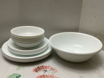 Lot of 20 Corelle Winter Frost White Set of 6 Salad/Luncheon, 6 Bread plates, 6 Berry Bowls, 2 Veggie Bowls Excellent Condition