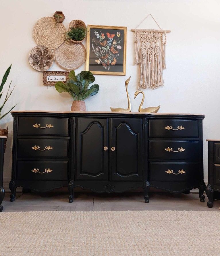 Stunning XL TV Stand/Dresser Solid Wood French Provincial Black With Gold 