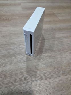 Wii with 2X Controllers and 2X Nunchucks