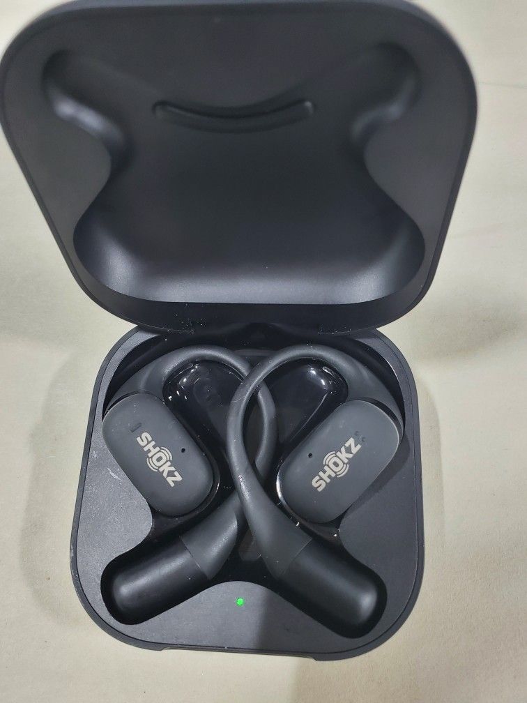 Shokz OpenFit Open-Ear Bluetooth True Wireless Earbuds - Black . Like new