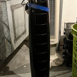 Oscillating Tower Fan With Remote