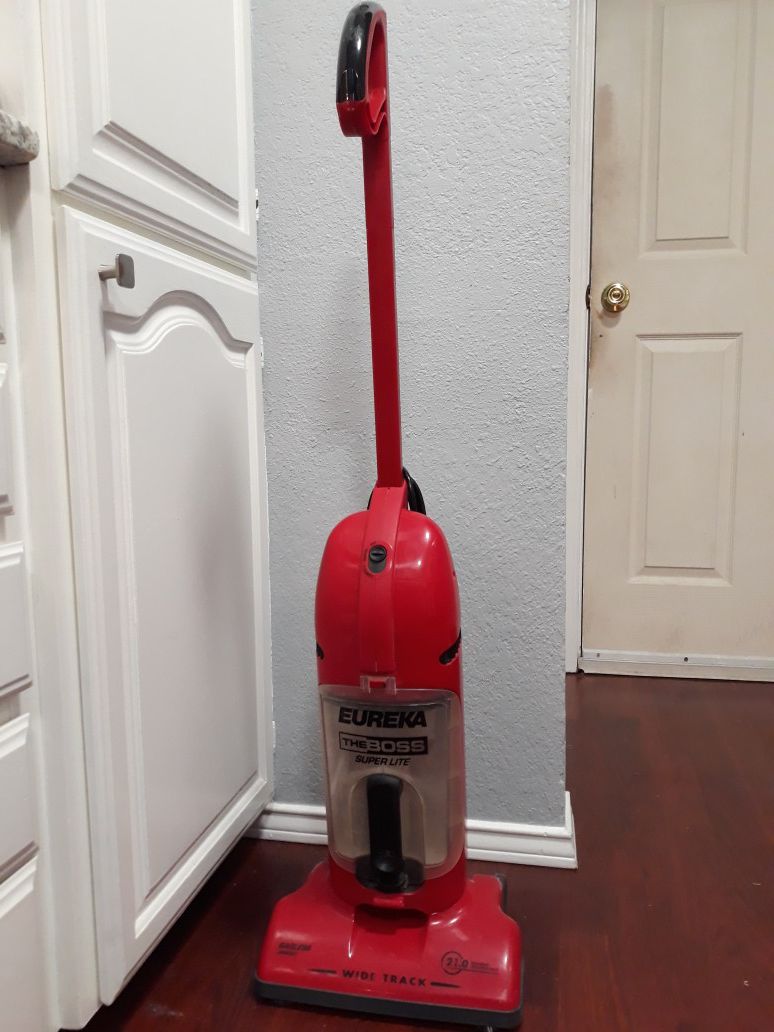 Vacuum sweeper