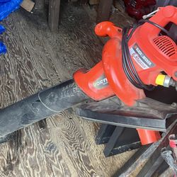 BLACK & DECKER LEAF BLOWER