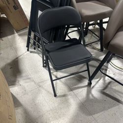 Pack of 4 folding chairs with padded cushio