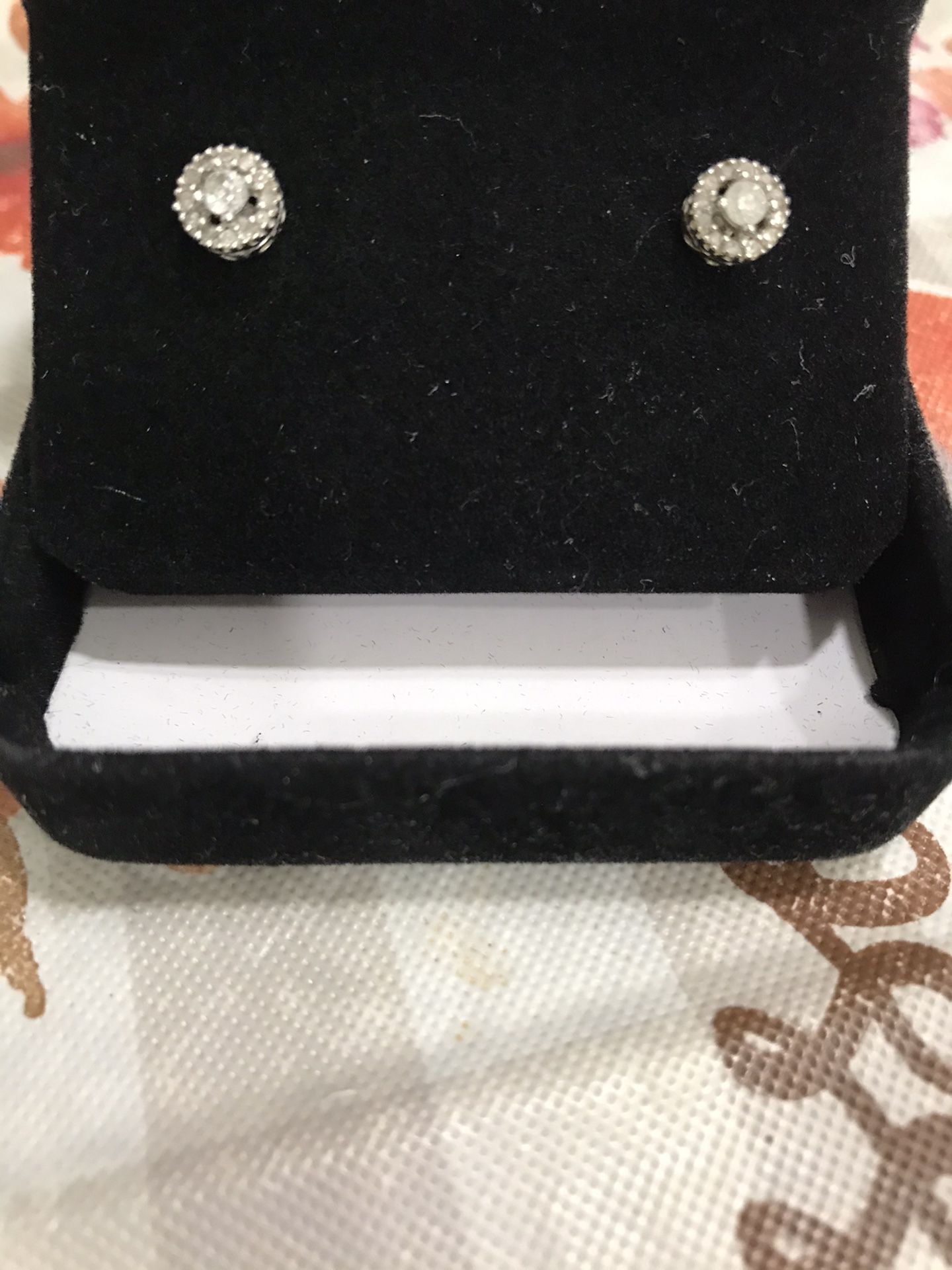 White gold Genuined diamond earrings $200 Pick up only  Firm on price