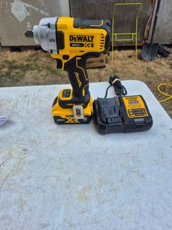 DEWALT
20V Max XR Lithium-Ion Cordless 1/2 in. Impact Wrench with 20V Max Premium 5.0Ah Battery Pack
