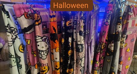 NEW Hello Kitty Halloween Plush Throw Blankets – Sanrio Halloween