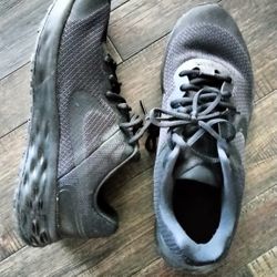 Youth size 7 Nike running shoes 