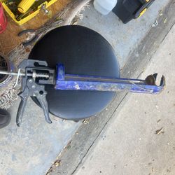 Large Caulking Gun 1 Quart (32 Oz)