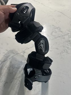 BREG Fusión Knee Brace IF YOU CAN SEE IT ITS AVAILABLE