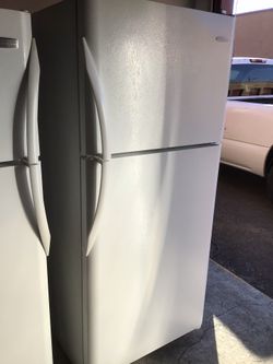 Frigidaire Top- Freezer Refrigerator