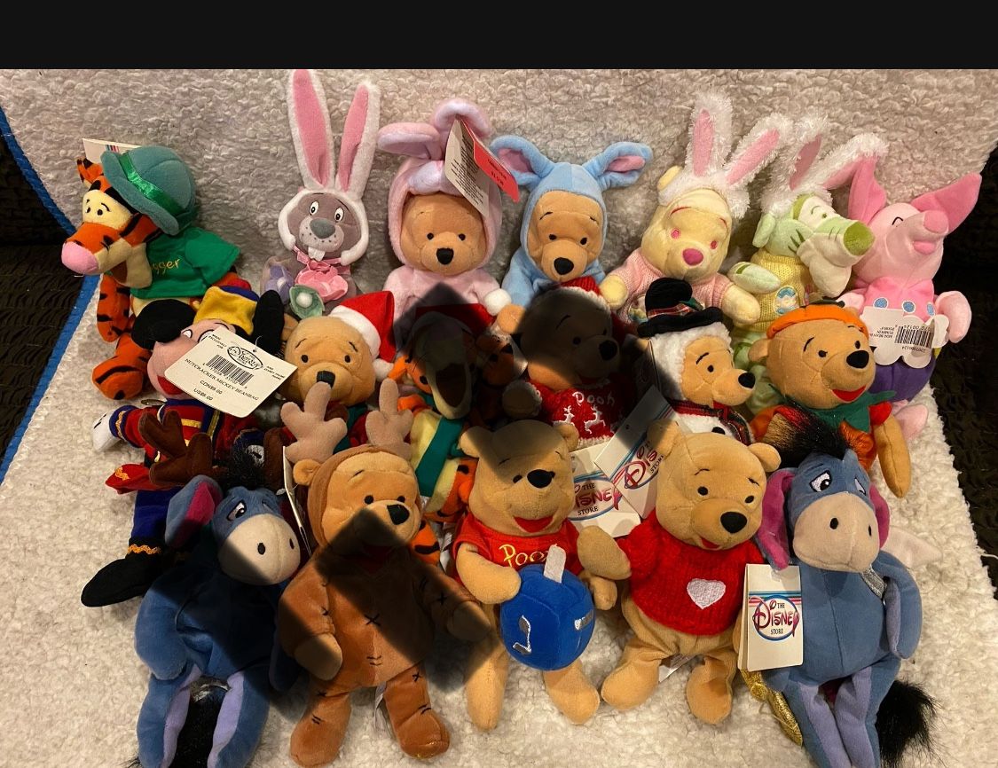 Holiday Disney Beanies Lot (14)