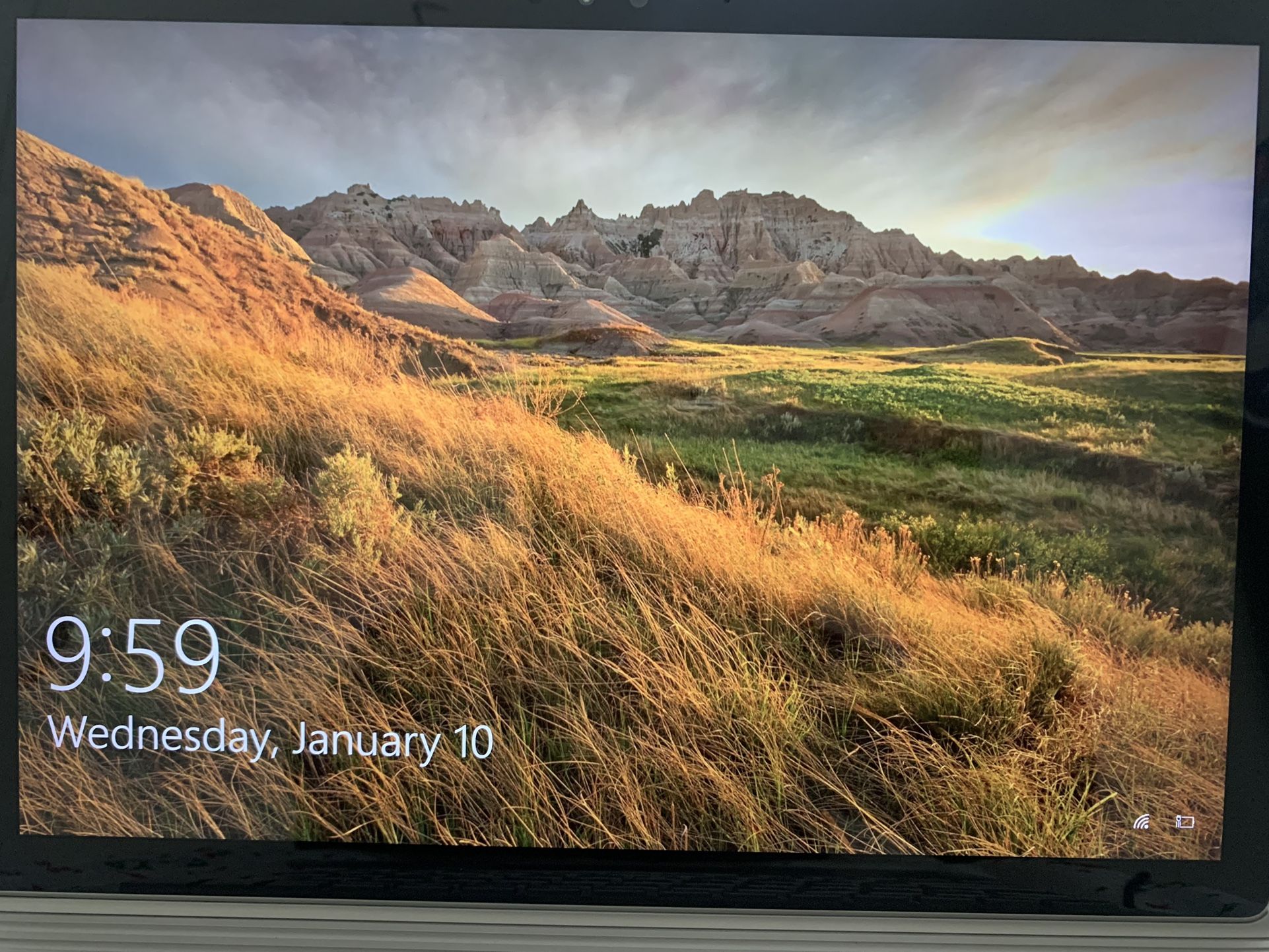 Microsoft Surface Book Touch Screen I5 8GB Memory 128GB SSD Win 10!