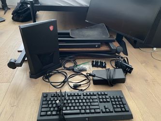 Msi trident 3 full setup: pc,monitor,desk,peripherals
