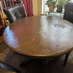 Round Table With 3 Chairs- Perfect For Breakfast Nook