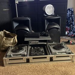 Pioneer Dj Set With Two Mackie Speakers 