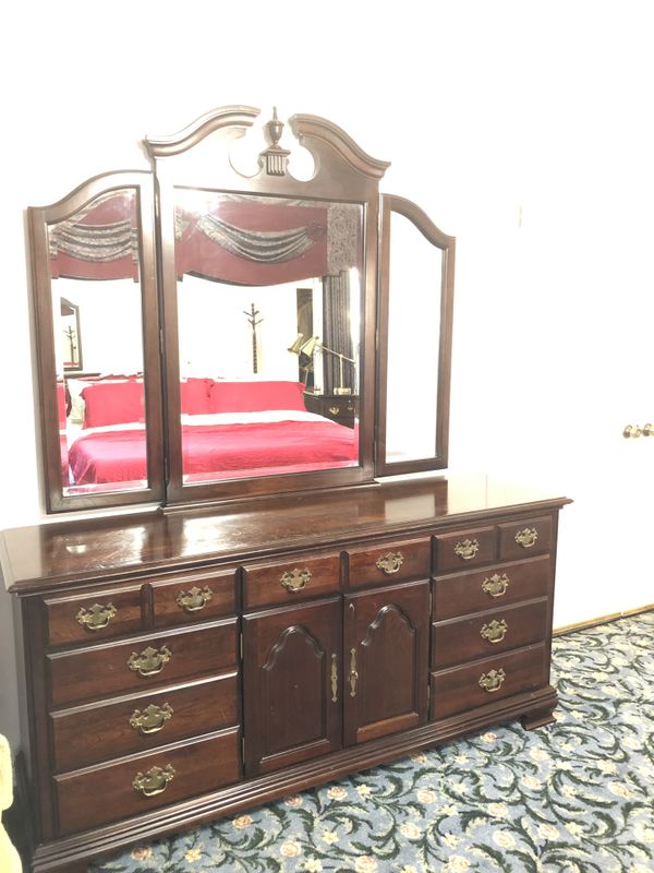 Kincaid 8piece solid cherry wood Queen bedroom set for Sale in San