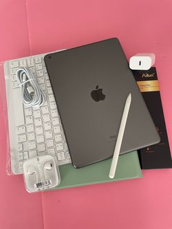 Apple IPad 8th Generation (10.2” Retina /Latest iOS 26/ 2020 model) 32GB with stylus pen, keyboard & Accessories