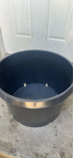 Maceteras plastics nuevas 2x15   Dolares