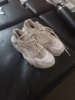 Womens size 8 Nike Huarache all white