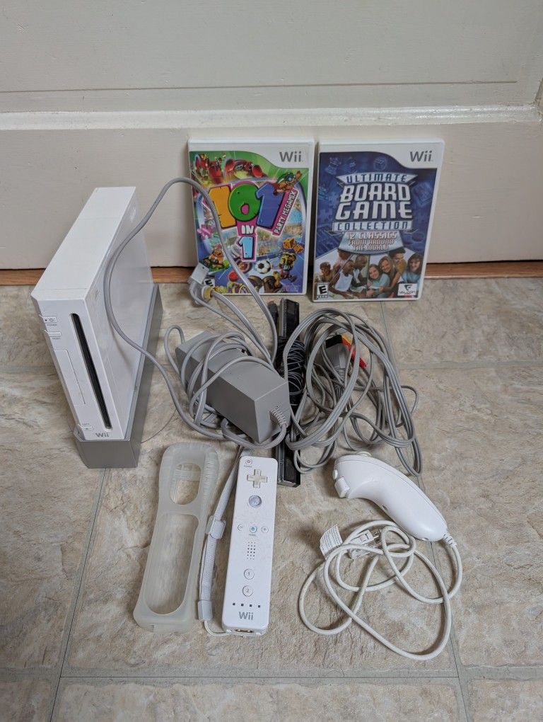 Complete Working Nintendo Wii With Games