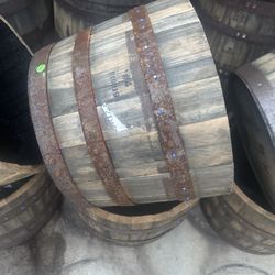 High Quality Empty Whiskey Barrel Planters 