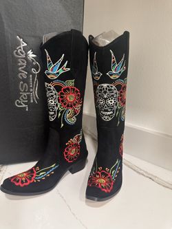Beautiful Brand New Agave Sky Boots
