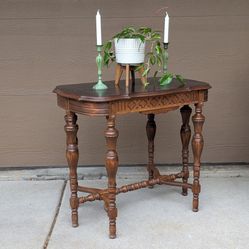 Vintage Victorian Revival Walnut Oval End Parlor Table 