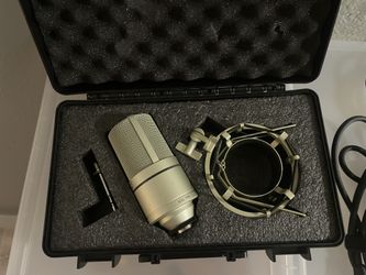 Mxl 990 Microphone with suspension arm