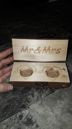 Mr & Mrs ring box