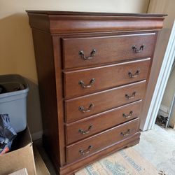 5-Drawer Dresser & Nightstand Set