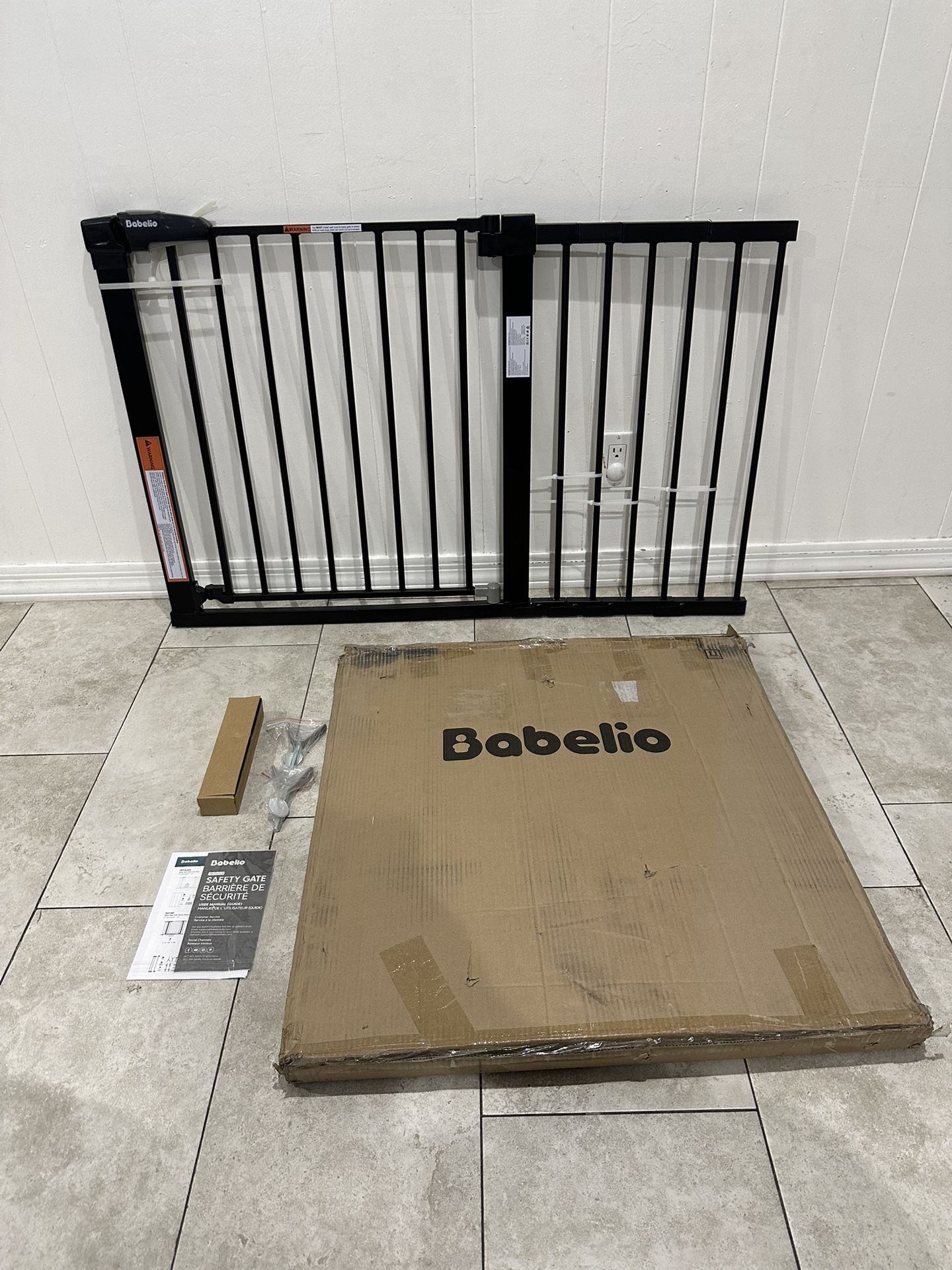 Extra Wide Pet Gate / Baby Gate - Fits Openings 29” - 48”