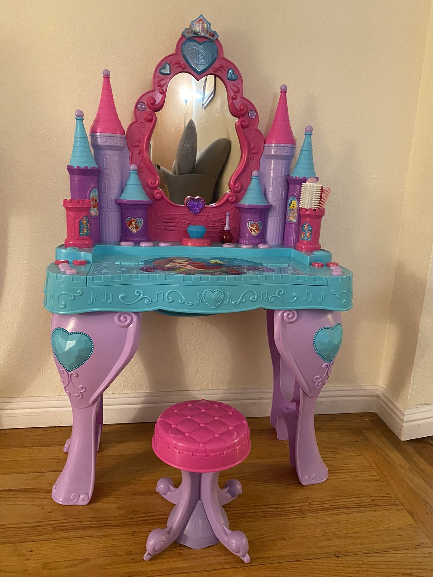 Ariel makeup vanity table