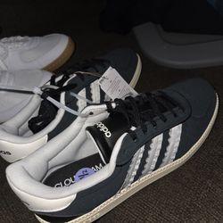 Adidas. Women 8.5