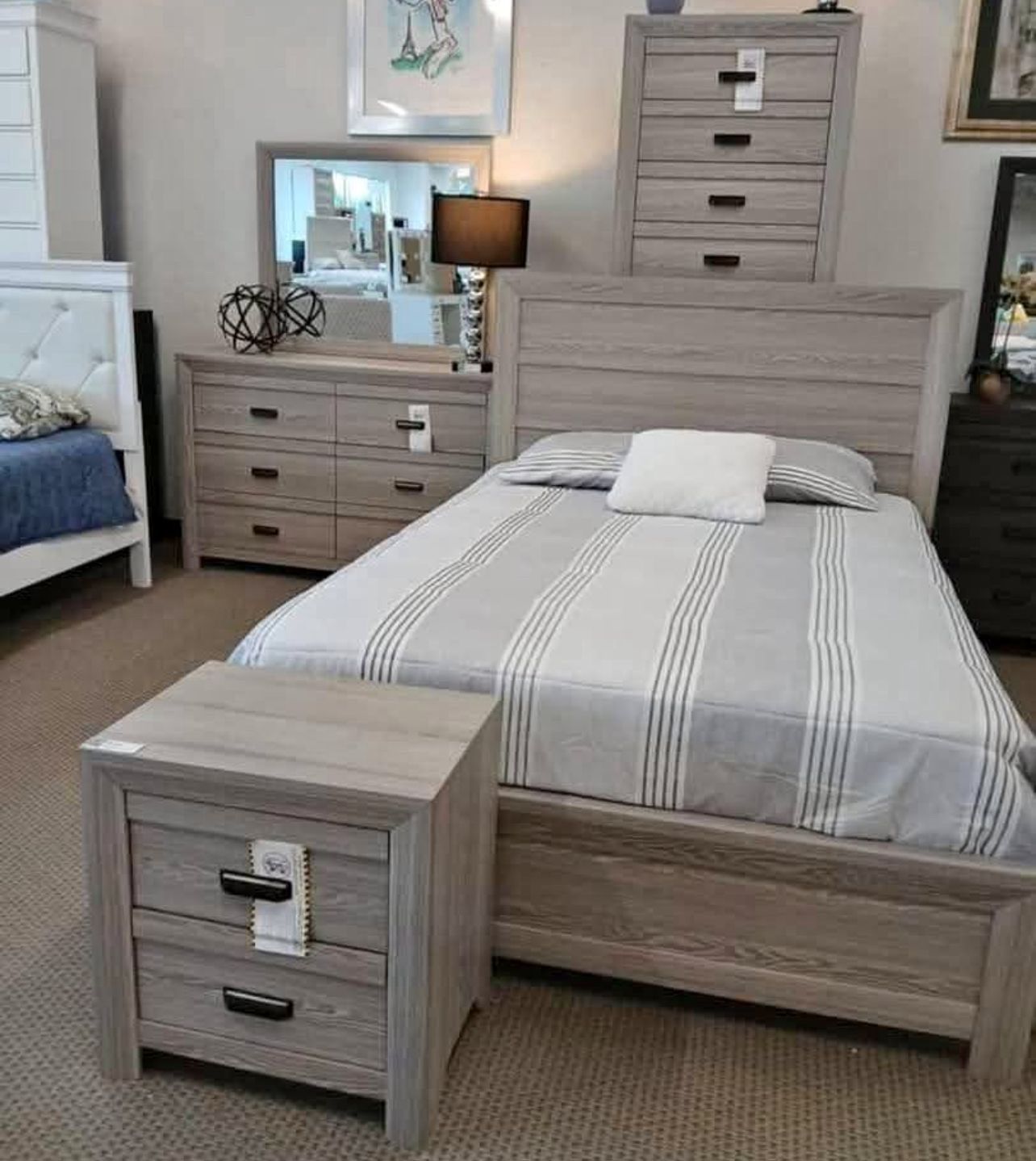 New 4pc bedroom set in box 799