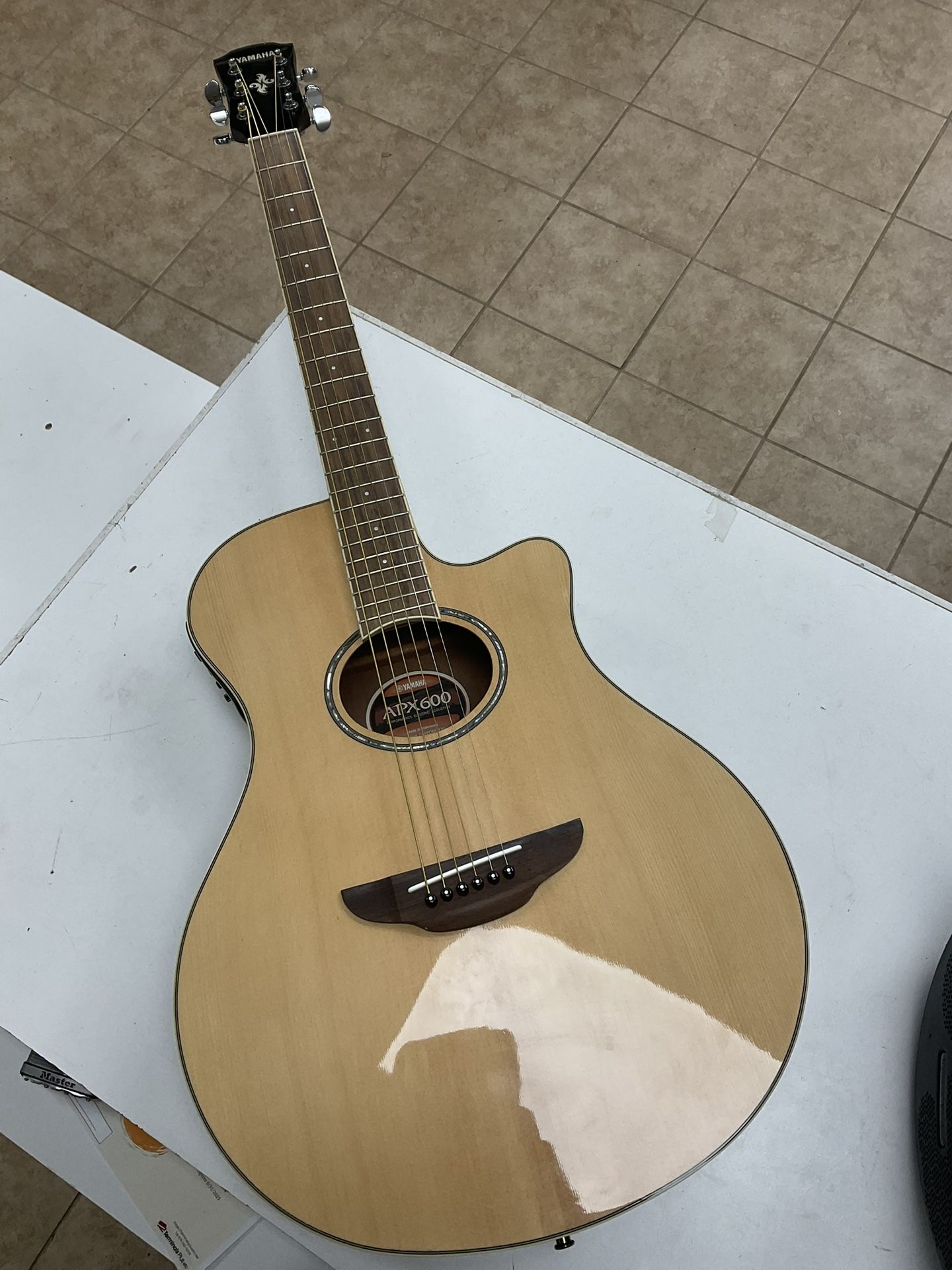 Yamaha APX600 Acoustic Electric Guitar