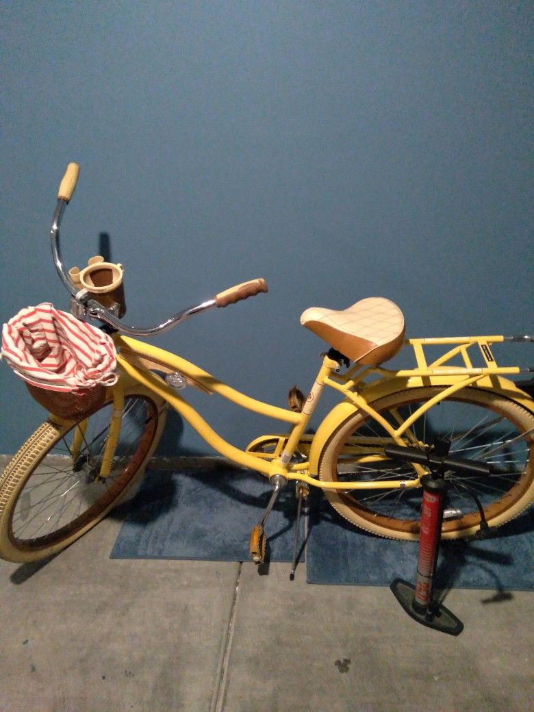 Rare Find Yellow Huffy Beach Cruiser Like New Comes With New Lock And Bike Pump. Super Nice