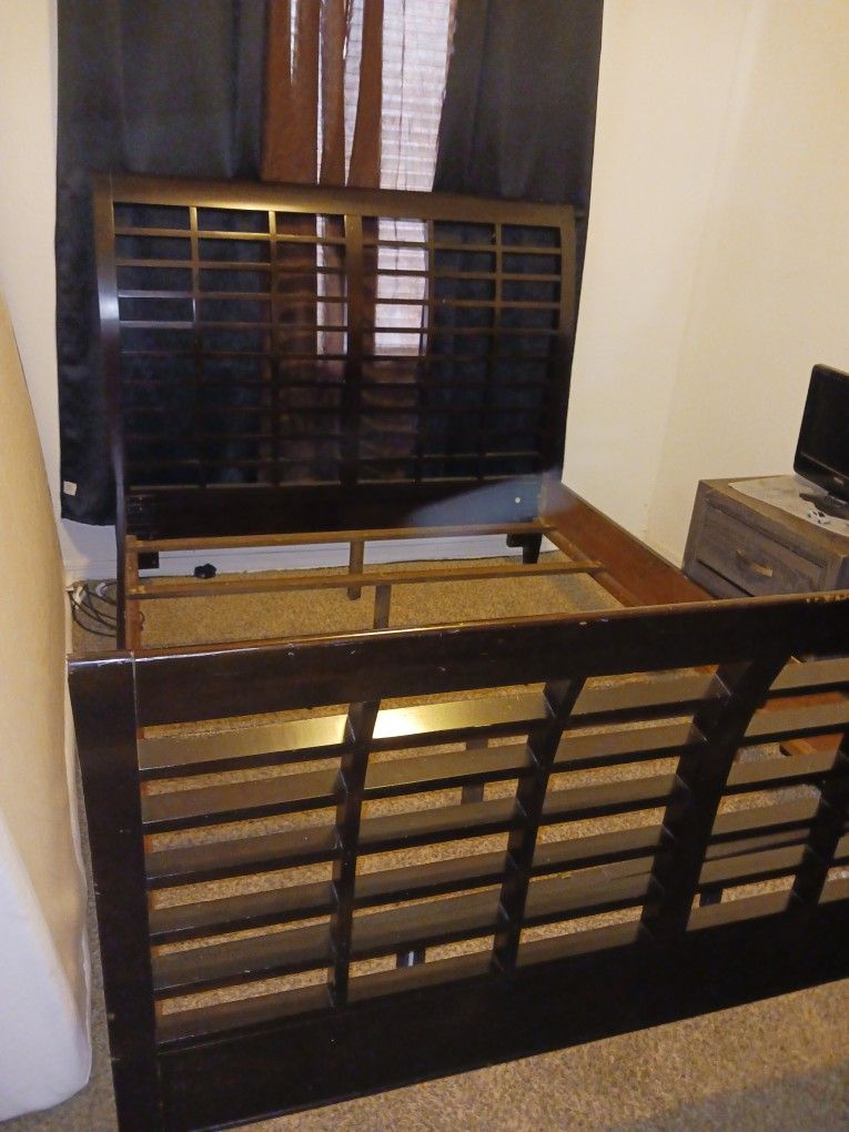 Beautiful Wooden Queen Bed Frame Waffle Sleigh Bed 