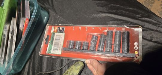 Husky 8-piece Socket Set NEW. 