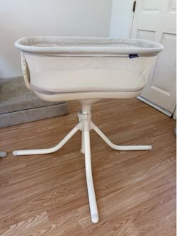 BRAND NEW NEW HALO® BassiNest® Swivel Sleeper 4.0 Signature