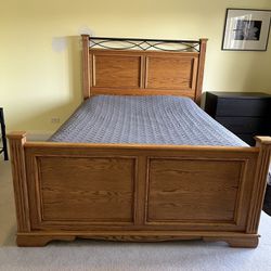 Queen Bedroom Set, Solid Oak 