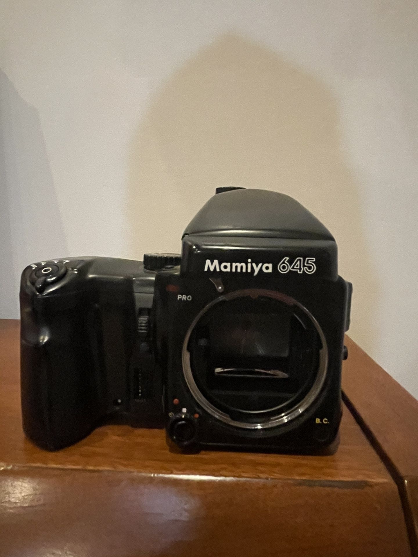 Mamiya 645 PRO MEDIUM FORMAT Camera WITH POWER WITH POWER WINDER 120 Film back