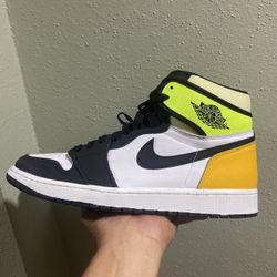 Air Jordan 1 Retro High OG Volt Gold - Authentic Size 12  