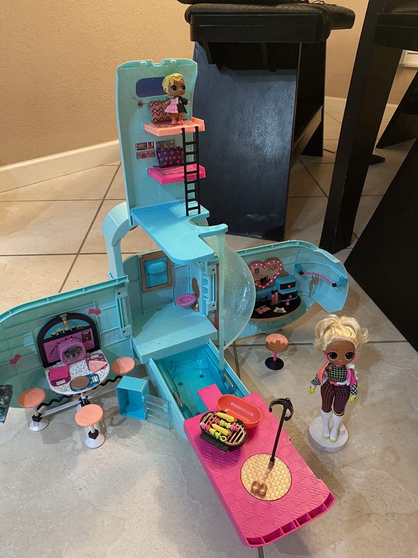 LOL Aqua Glamper Camper Swimming Pool Bunks Diner Runway, DJ Booth, 2 Dolls