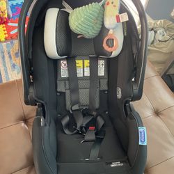 Graco Car seat Snug fit 35LX for Sale in Phoenix, AZ - OfferUp