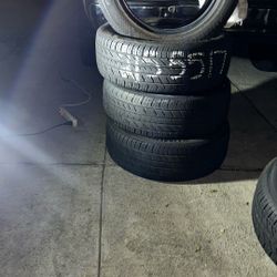 Set Of 4 Kumho Tires Size 215/55/17