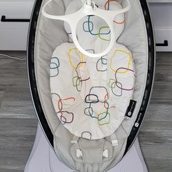 4moms mamaroo baby swing Gray used With Newborn Reversible Insert Multicolor