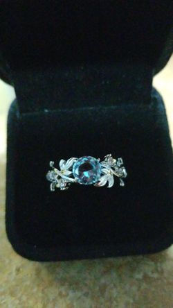 Size 8 beautiful lake blue topaz ring sterling silver